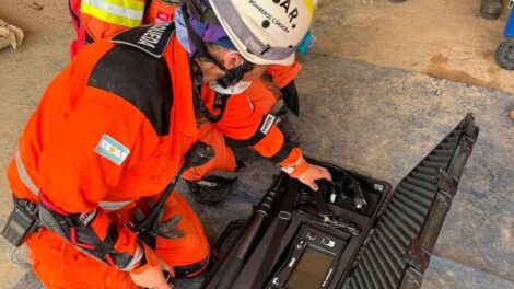 Las brigadas USAR argentinas operan de forma conjunta en el Sector B de La Guaira con tecnología avanzada