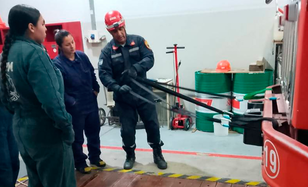 Aspirantes a bomberos fueron capacitados en rescate técnico con cuerdas