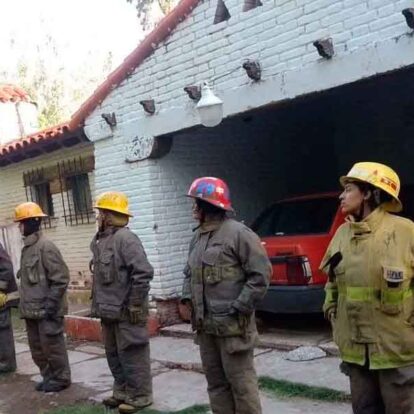 Bomberos Voluntarios de Mendoza se movilizaron a Casa de Gobierno en reclamo de financiamiento