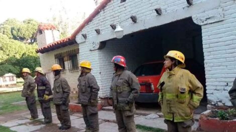 Bomberos Voluntarios de Mendoza se movilizaron a Casa de Gobierno en reclamo de financiamiento