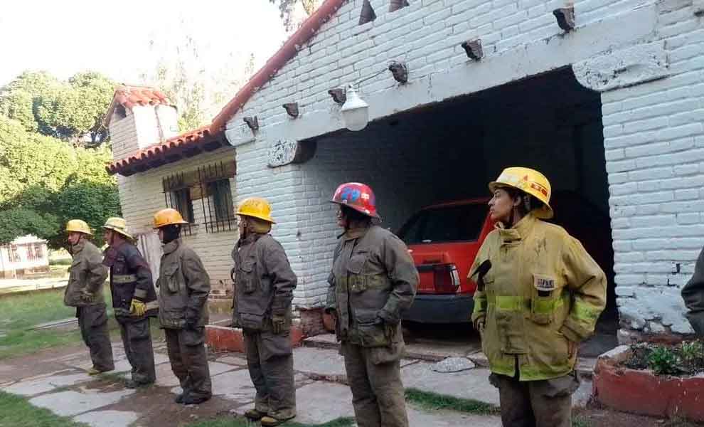 Bomberos Voluntarios de Mendoza se movilizaron a Casa de Gobierno en reclamo de financiamiento