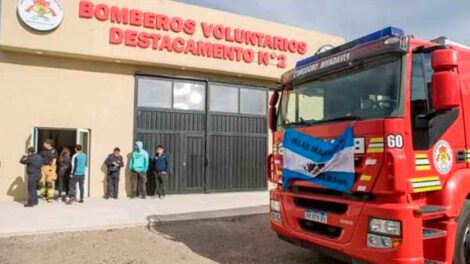 Bomberos de Río Grande salvaron la vida de una beba mediante maniobras de desobstrucción