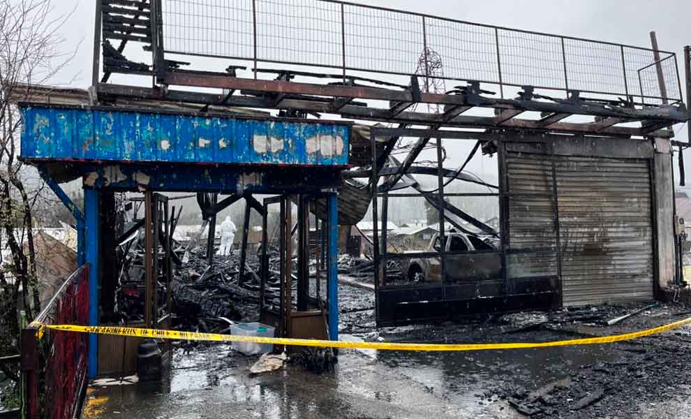 Un incendio consumió por completo la Tercera Compañía junto a su equipamiento y un carro bomba