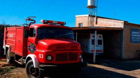 Bomberos lanzaron una campaña solidaria para reparar su primera autobomba