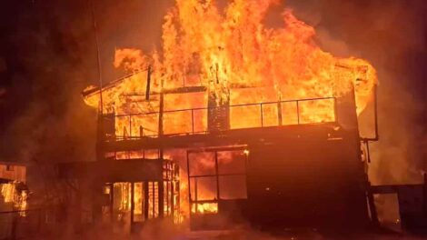 Un incendio consumió por completo la Tercera Compañía junto a su equipamiento y un carro bomba