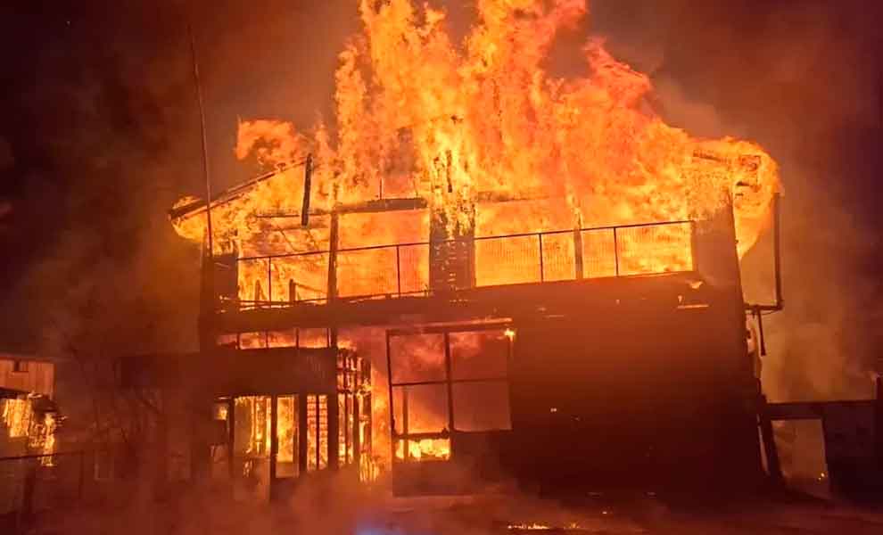 Un incendio consumió por completo la Tercera Compañía junto a su equipamiento y un carro bomba