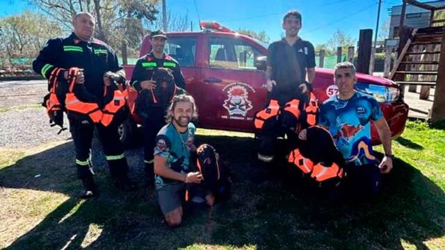 Donan chalecos de rescate acuático a Bomberos voluntarios