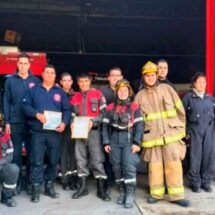 Bomberos reconocieron al sargento primero José Talma por su labor tras el terremoto en Colombia