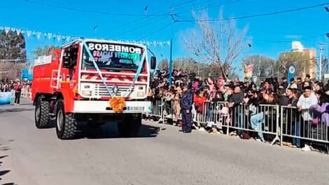 Bomberos Voluntarios de General Roca presentan su nuevo Móvil N° 28