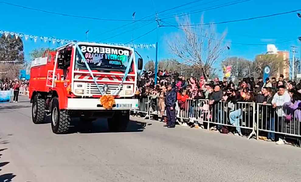 Bomberos Voluntarios de General Roca presentan su nuevo Móvil N° 28