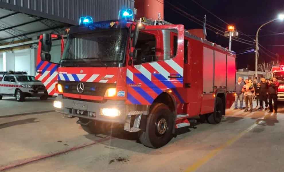 Bomberos Voluntarios de Monte Buey presentaron oficialmente su nueva autobomba