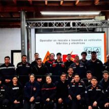 Bomberos de Villa La Angostura se capacitaron en incendios de vehículos híbridos y eléctricos
