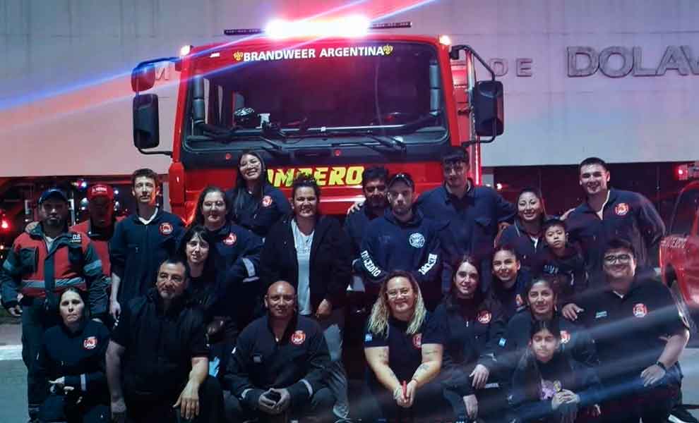 Bomberos Voluntarios de Dolavon incorporaron una autobomba Renault 4x4