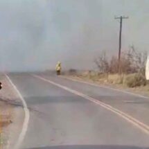 Agredieron a bomberos y brigadistas del SPLIF mientras combatían un incendio de pastizales en Chimpay