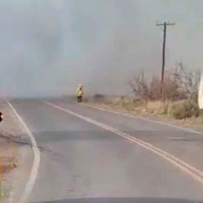 Agredieron a bomberos y brigadistas del SPLIF mientras combatían un incendio de pastizales en Chimpay