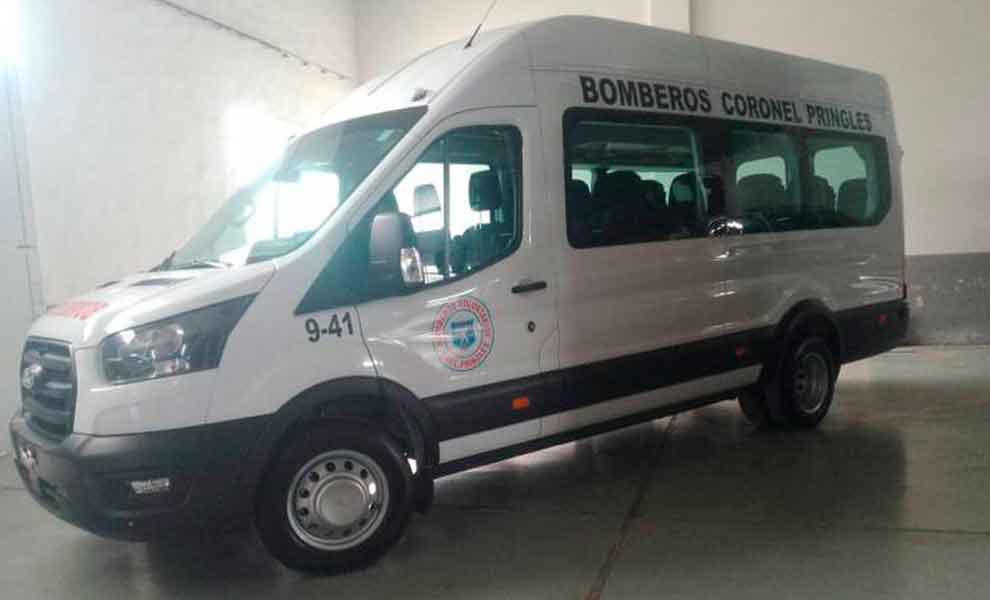Bomberos Voluntarios de Coronel Pringles presentaron un minibús 0 km