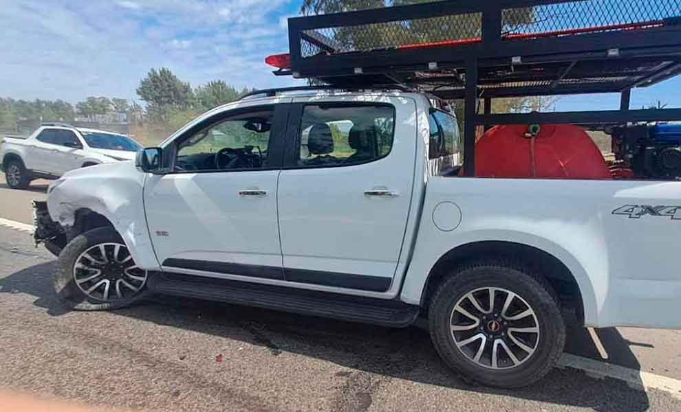 Una camioneta de Bomberos protagonizó un choque en la Ruta 205