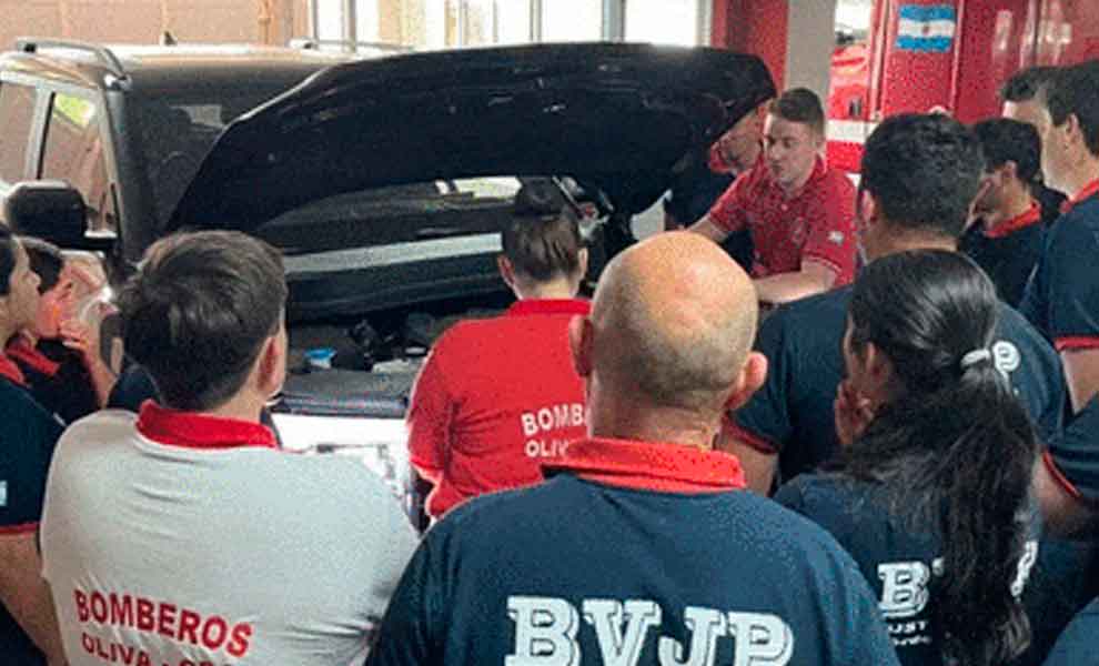 Bomberos Voluntarios de Monte Maíz se capacitaron en seguridad para vehículos eléctricos