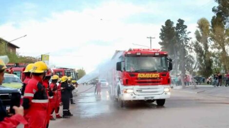 Bomberos Voluntarios de Rincón de los Sauces incorporaron una autobomba