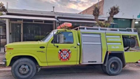 Bomberos Voluntarios de Vista Alegre sumaron un camión cedido por Rincón de los Sauces