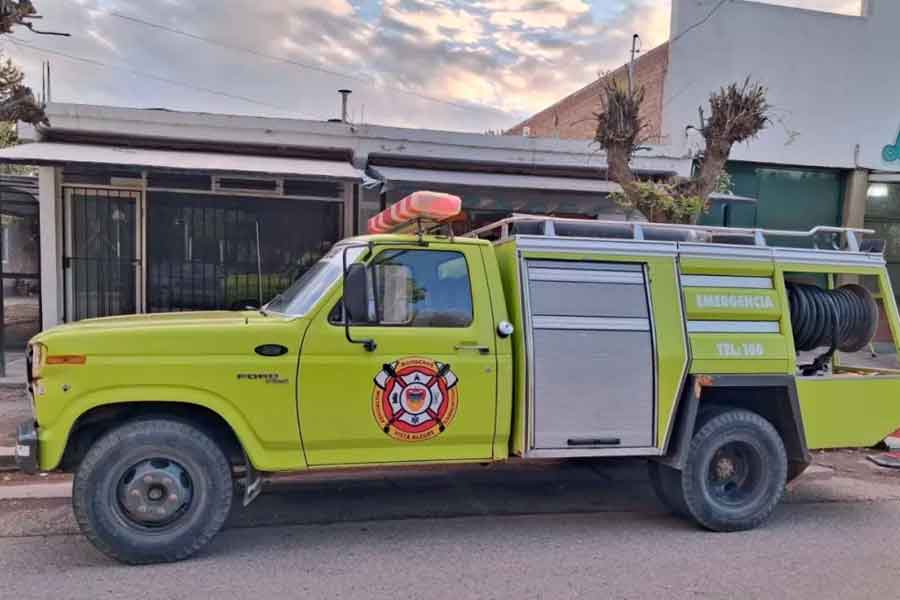 Bomberos Voluntarios de Vista Alegre sumaron un camión cedido por Rincón de los Sauces