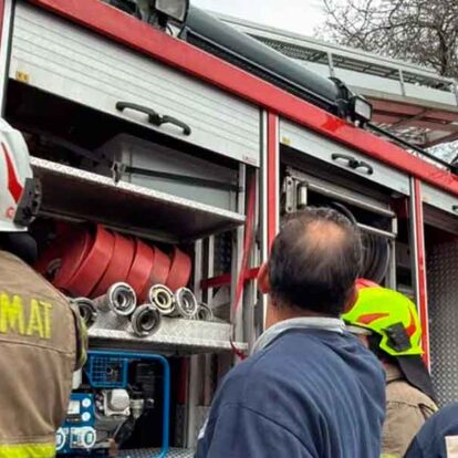Los Bomberos Voluntarios de Firmat incorporaron una autobomba holandesa