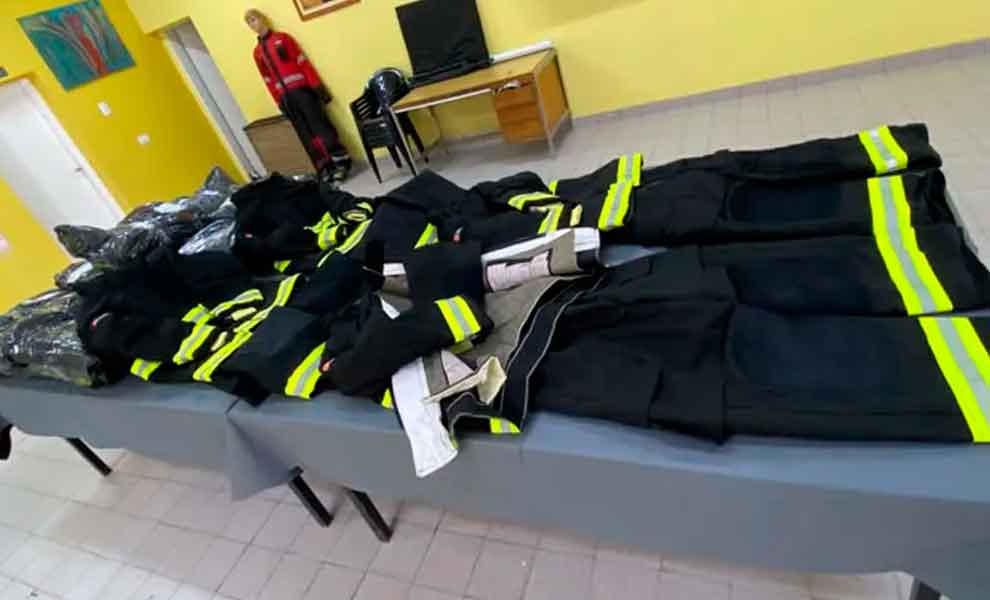 Bomberos Voluntarios de Villa Regina incorporaron trajes estructurales de última generación