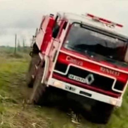 Bomberos Voluntarios de Mercedes dictaron una capacitación en conducción operacional 4x4