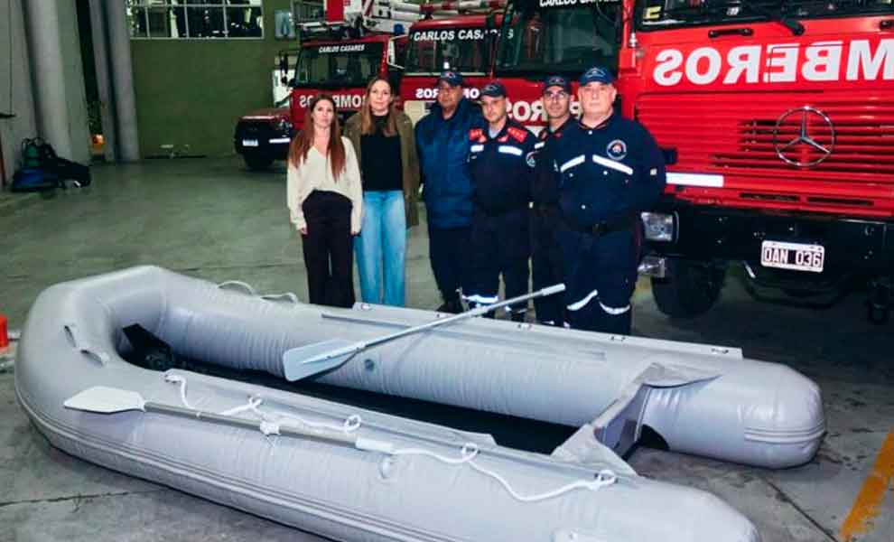 Bomberos Voluntarios de Carlos Casares recibieron una embarcación para emergencias hídricas