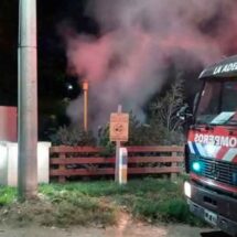 Agresión a bomberos voluntarios que acudieron a sofocar un incendio domiciliario en La Adela